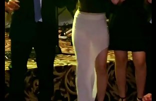 порно секс Блондинка, блудница в бассейне