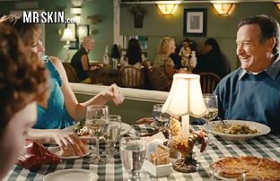 порно секс Темноволосая девушка трахается анальным