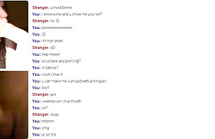 порно секс Темноволосая сука, перебирающая голой влагалище и писающий