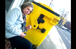 порно секс Блондинка трахает своего зрелого любовника