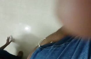 порно секс Кулачная шлюха мастурбирует с вибратором