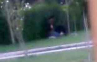 порно секс Привлекательный черный малыш едет белый петух