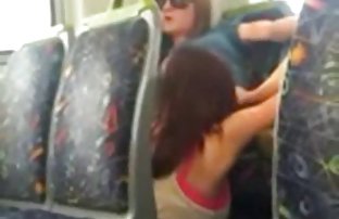 порно секс Маленькая шлюха любит экстремальное растяжение