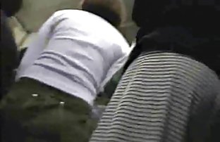 порно секс Брюнетка дует черный петух