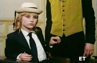 порно секс Банни имеет кольца в сосках