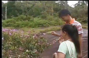 порно секс Он трахает рогатую киску блондинки.