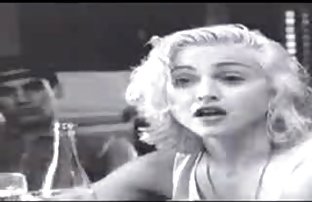 порно секс Зрелая мамаша трахается толстыми натуральными сиськами