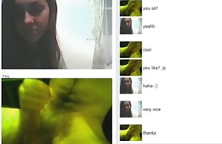 порно секс Школьница играет с шариковой ручкой на своей киске