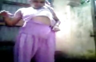 порно секс Блондинка сука, перебирающая мастурбирование своего петуха