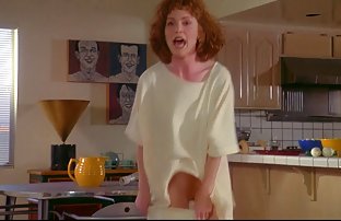 порно секс Втайне он отрывается и попадает под нее