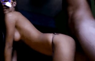 порно секс Зрелая бабушка трахается молодым любовником анальным в лесу