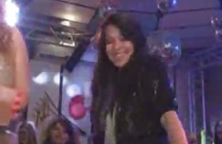 порно секс Сексуальная рыжая любит минет