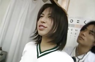 порно секс Три брюнетки-лесбиянки делают это на белом диване